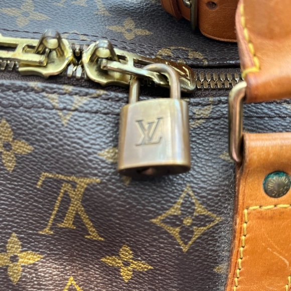 Louis Vuitton Keepall - Picture 10 of 16